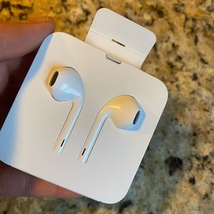 Iphone 11 NEW Apple Earphones